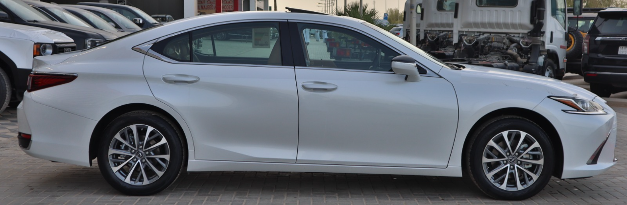 لكزس ES250 ستاندر 2025 سعودي جدة و الرياض